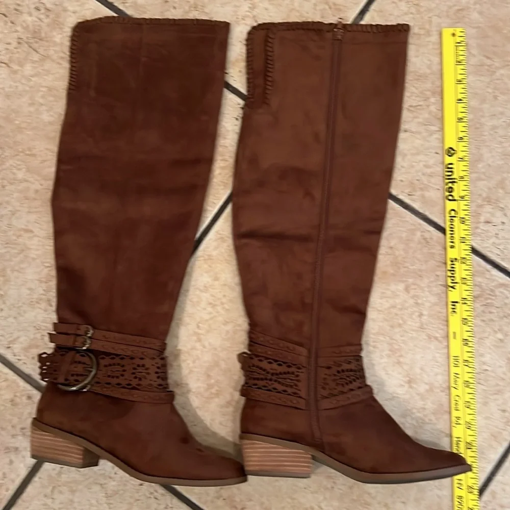 N/A boots worn